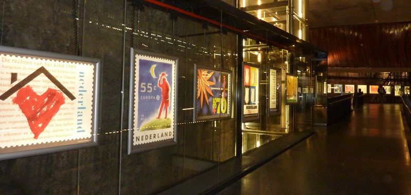 Affiches in de Galerij in de Tramtunnel