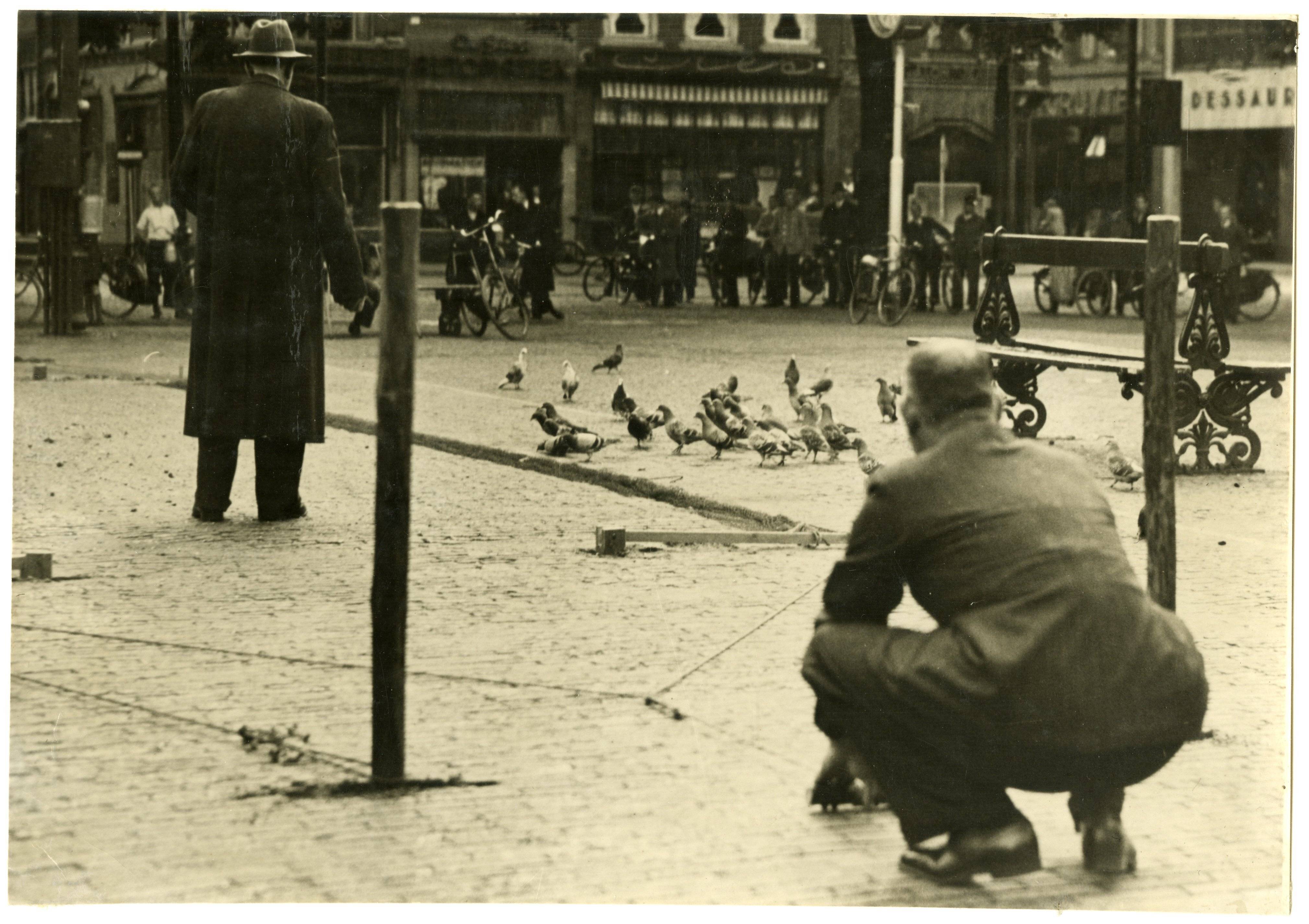 Duivenvanger op het Plein, 1940, maker: Polygoon