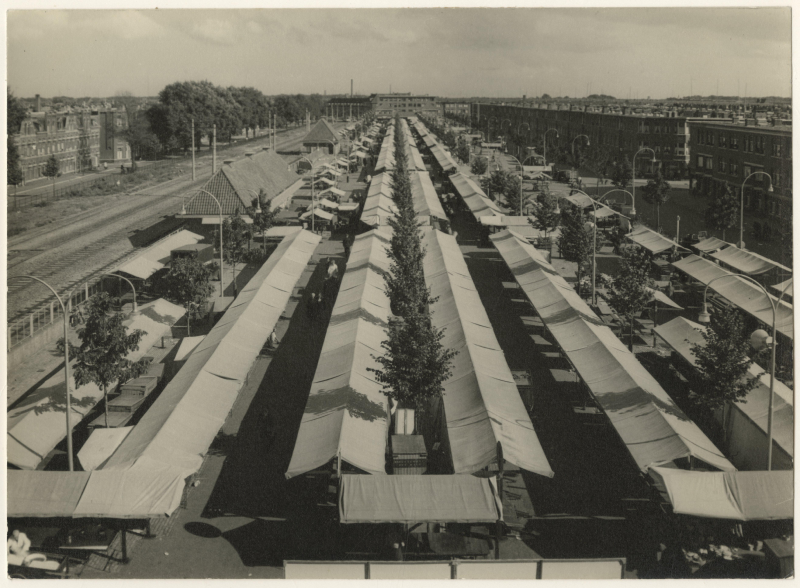 Herman Costerstraat overzicht van de markt. Foto Gemeente Den Haag