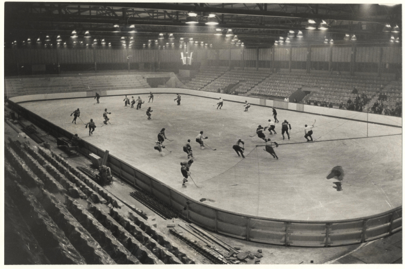 Jaap Edenweg, schaatscentrum De Uithof, 1972, collectie Haags Gemeentearchief