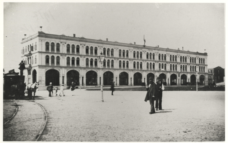 Gevers Deynootplein Hotel des Galeries 1885. Maker onbekend